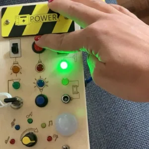 Modtaget Montessori Aktivitetsbræt med LED-lys fra kunden K****e.