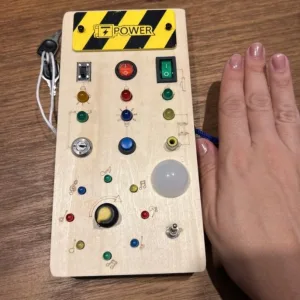 Recebido o Quadro de Atividades Montessori com Luzes LED do cliente E***a.