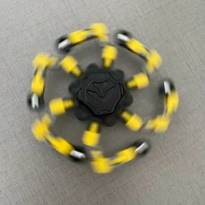 Recebido Robô Transformável Fidget Spinner do cliente J***a.