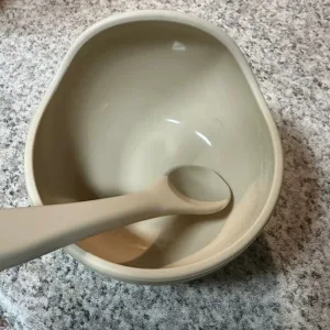 Recebido Tigela de Silicone com Sucção e Colher do cliente W****s.