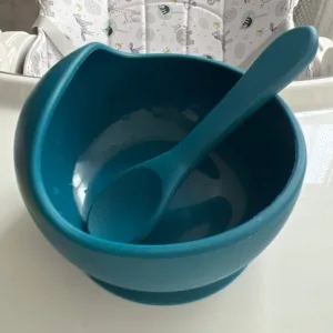 Recebido Tigela de Silicone com Sucção e Colher do cliente H**e.
