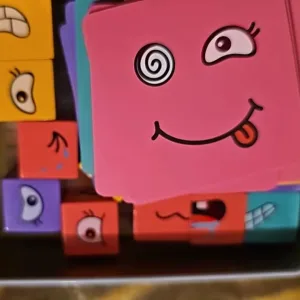 Recebido Jogo de Blocos de Construção de Quebra-cabeça de Expressão com Sino do cliente O***p.